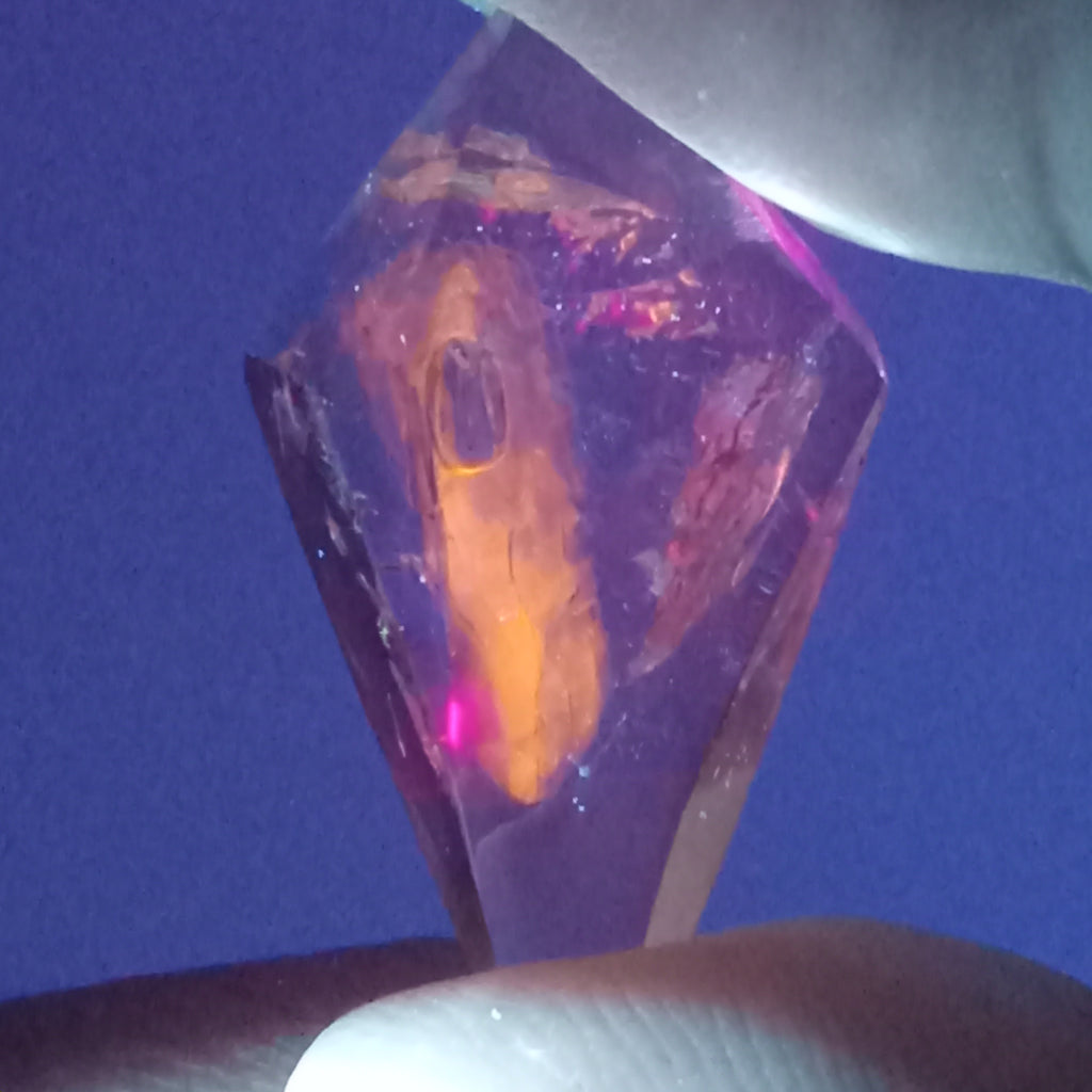 Double-Terminated Enhydro Quartz Bubble with UV Reactive Liquid