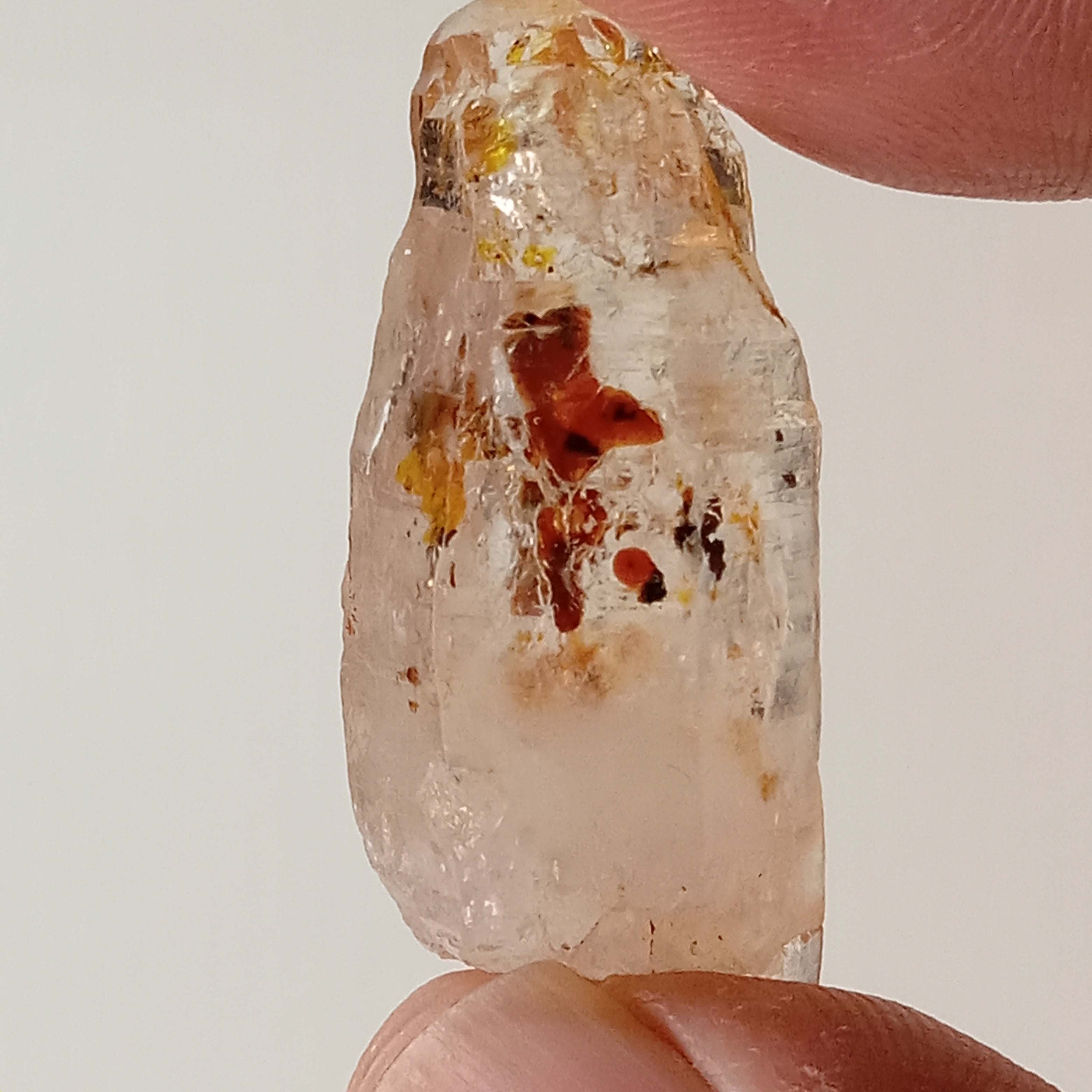 Petroleum Enhydro Quartz Crystal with Two Moving Bubbles and Floating Carbon Sand