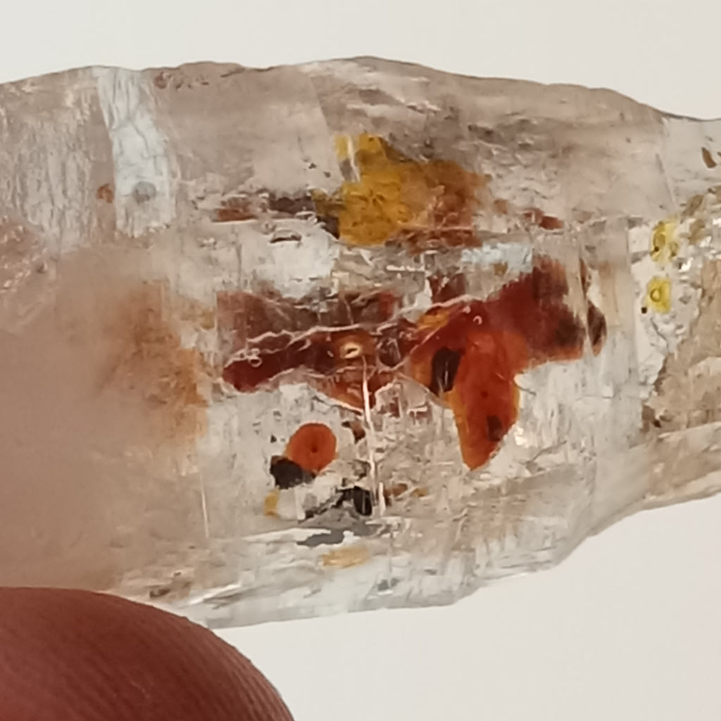 Petroleum Enhydro Quartz Crystal with Two Moving Bubbles and Floating Carbon Sand