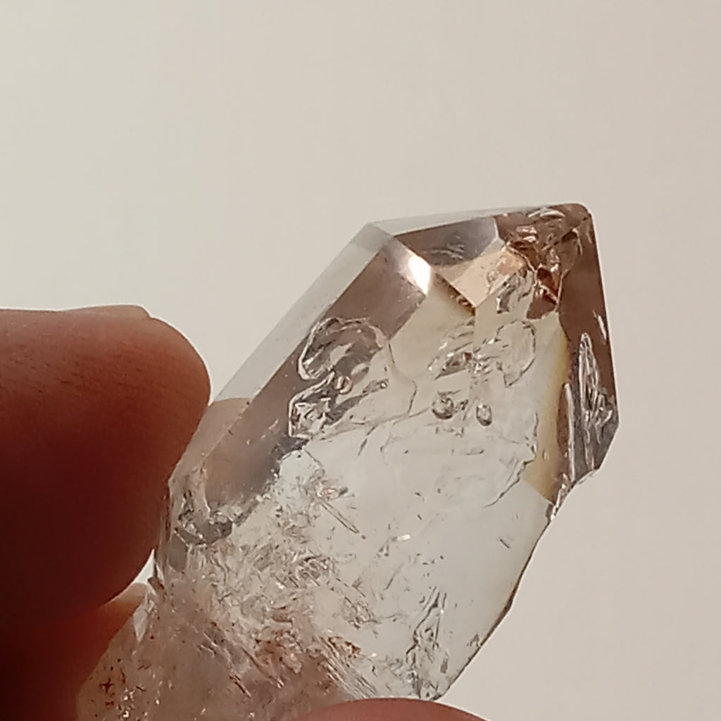 Petroleum Enhydro Quartz with Two UV-Reactive Moving Bubbles
