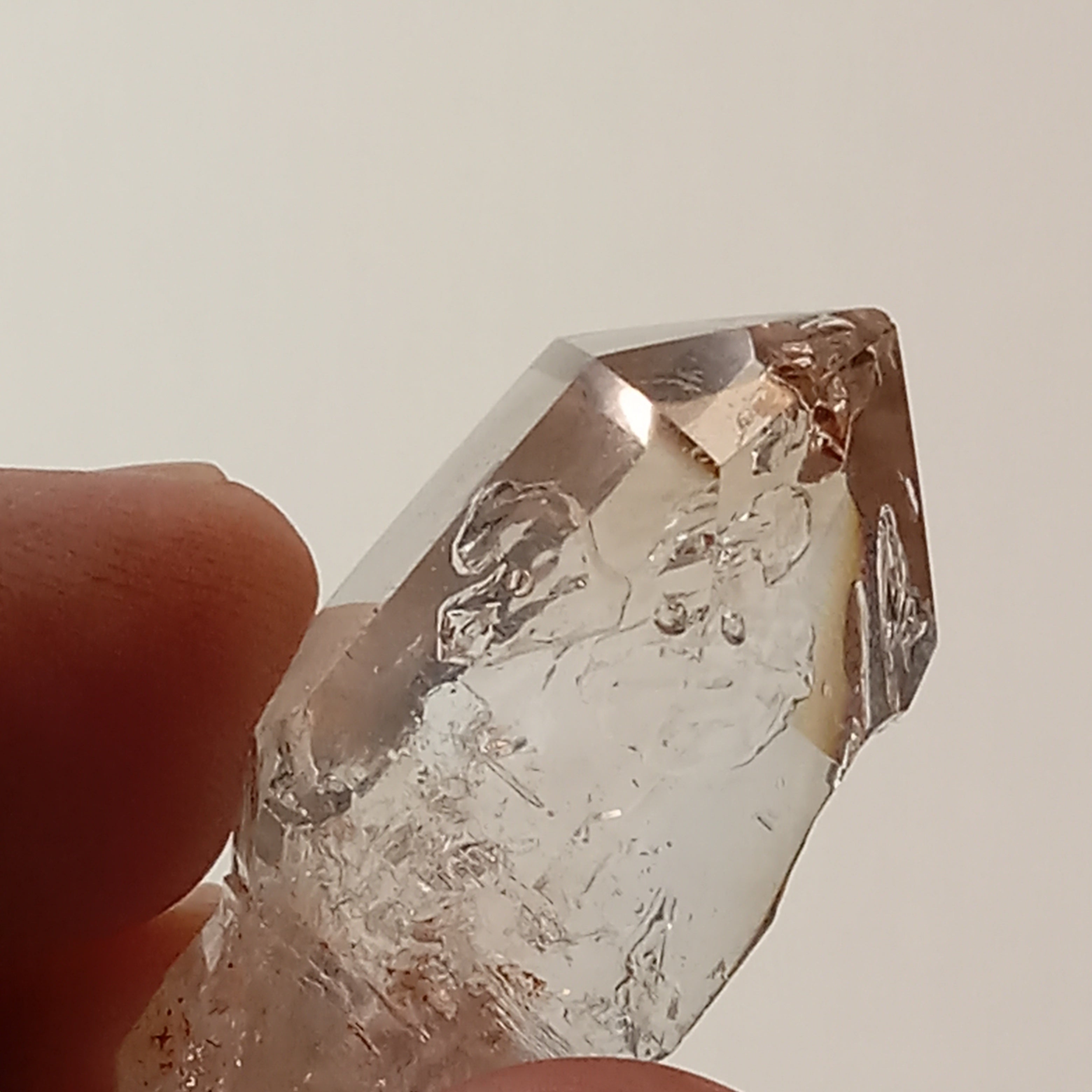 Petroleum Enhydro Quartz with Two UV-Reactive Moving Bubbles