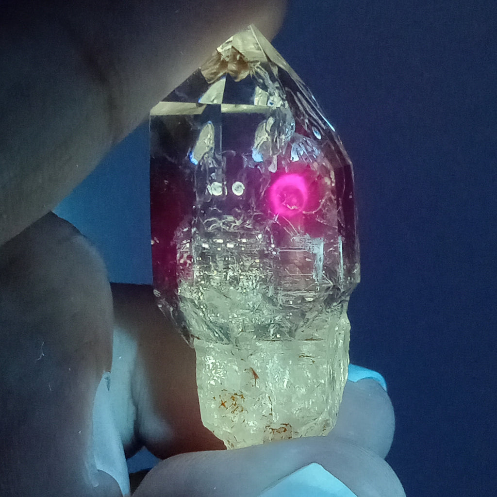 Petroleum Enhydro Quartz with Two UV-Reactive Moving Bubbles