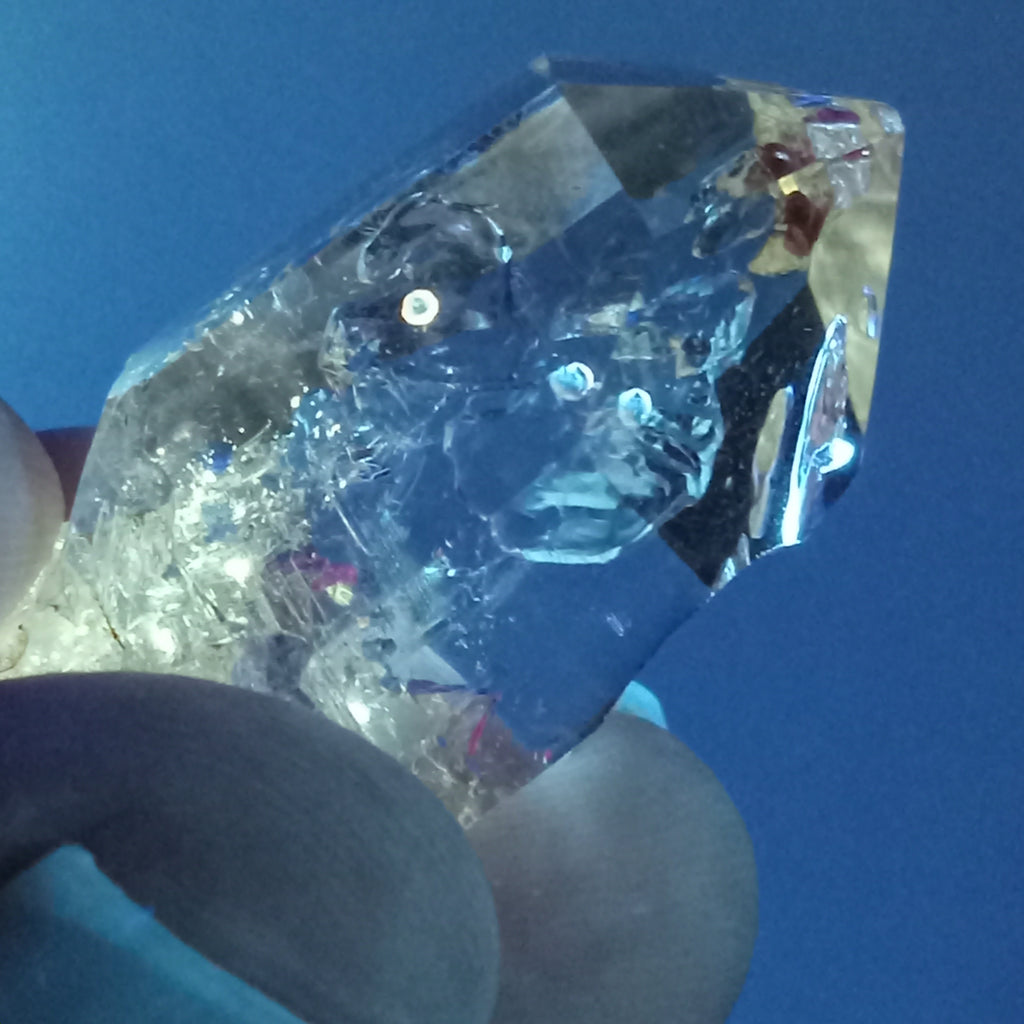 Petroleum Enhydro Quartz with Two UV-Reactive Moving Bubbles