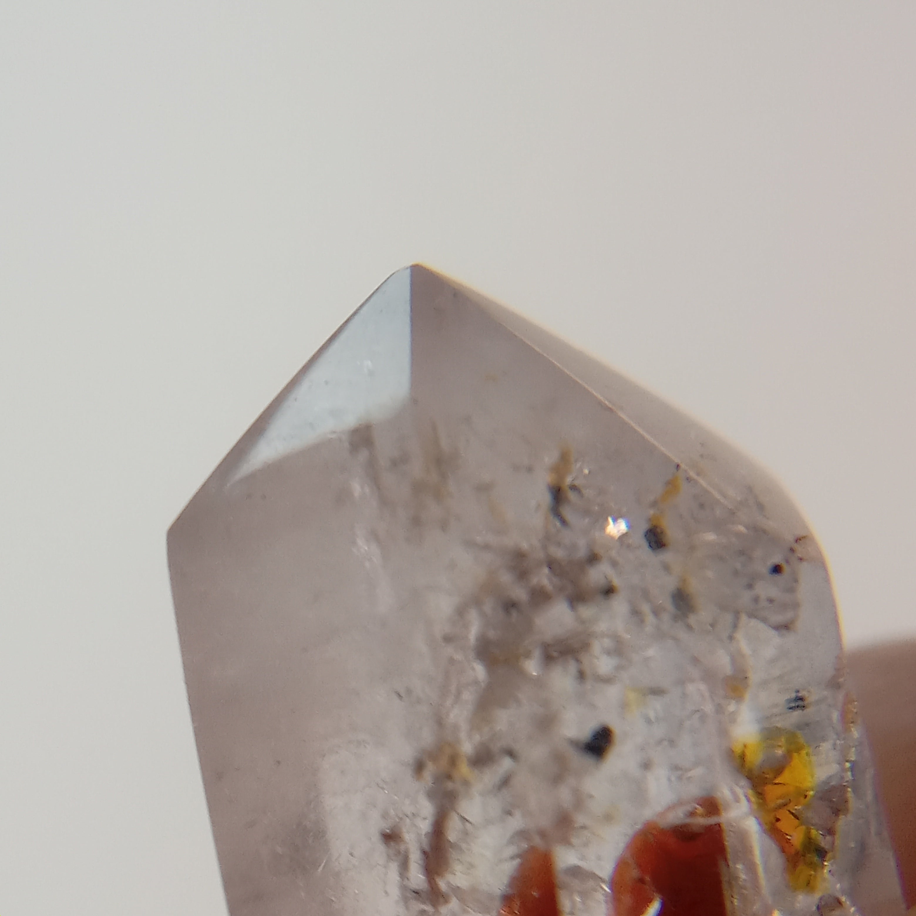 Petroleum Enhydro Quartz with Multiple Moving Inclusions and UV-Reactive Oil Chambers