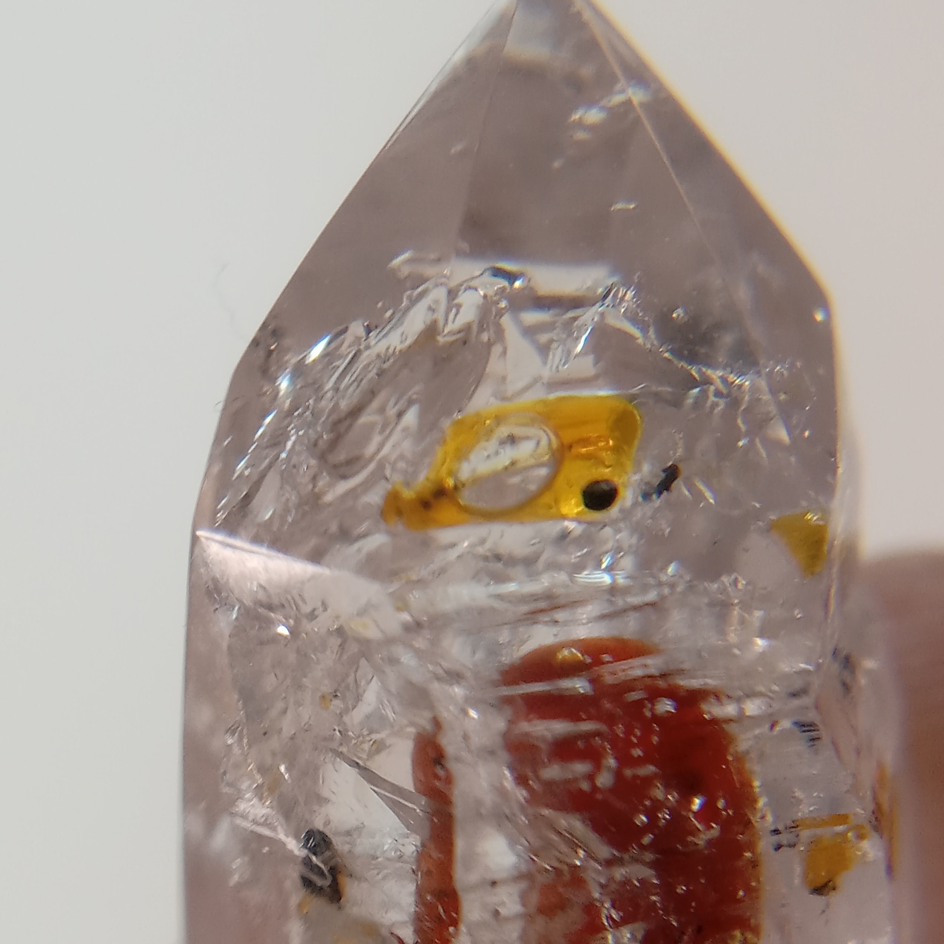 Petroleum Enhydro Quartz with Multiple Moving Inclusions and UV-Reactive Oil Chambers