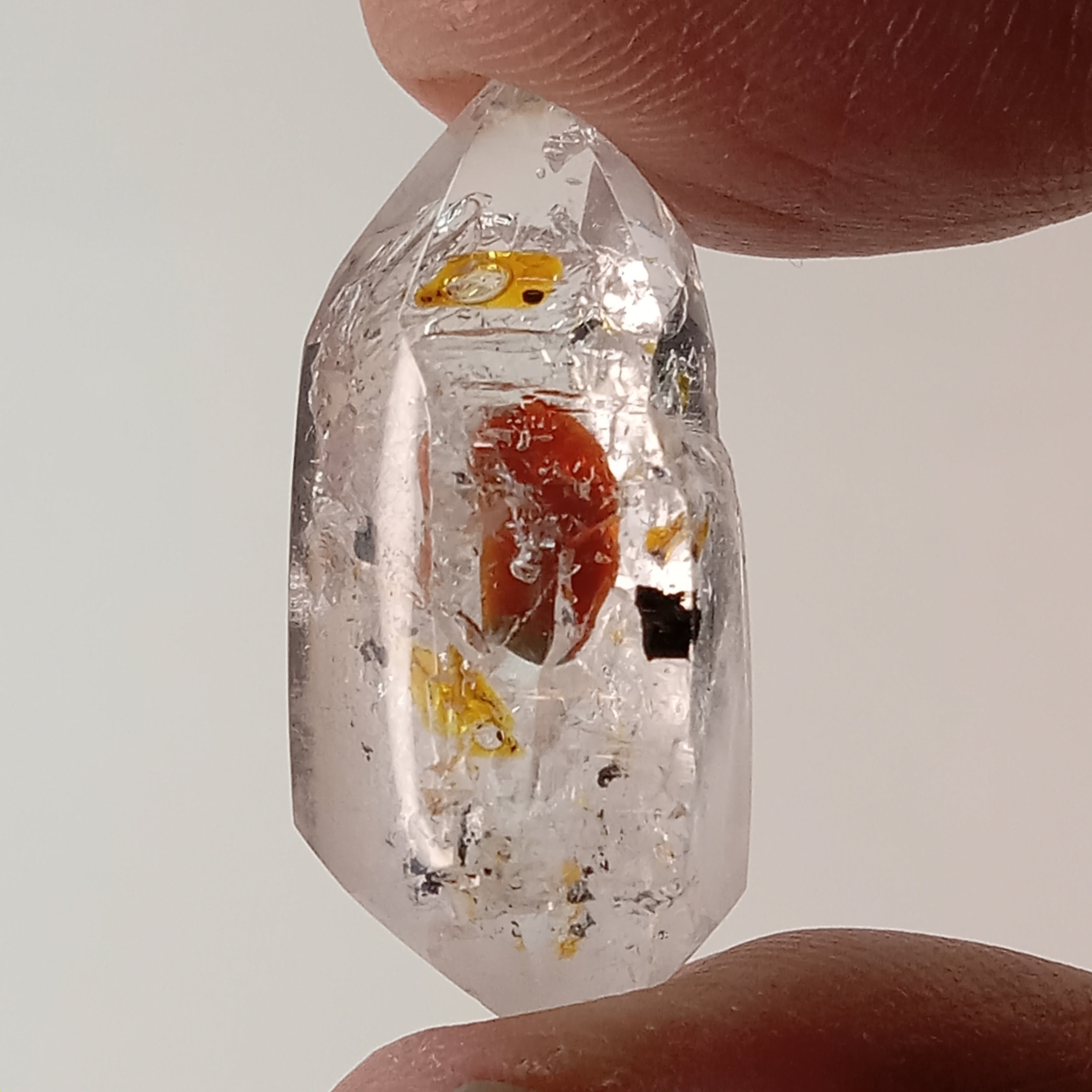 Petroleum Enhydro Quartz with Multiple Moving Inclusions and UV-Reactive Oil Chambers
