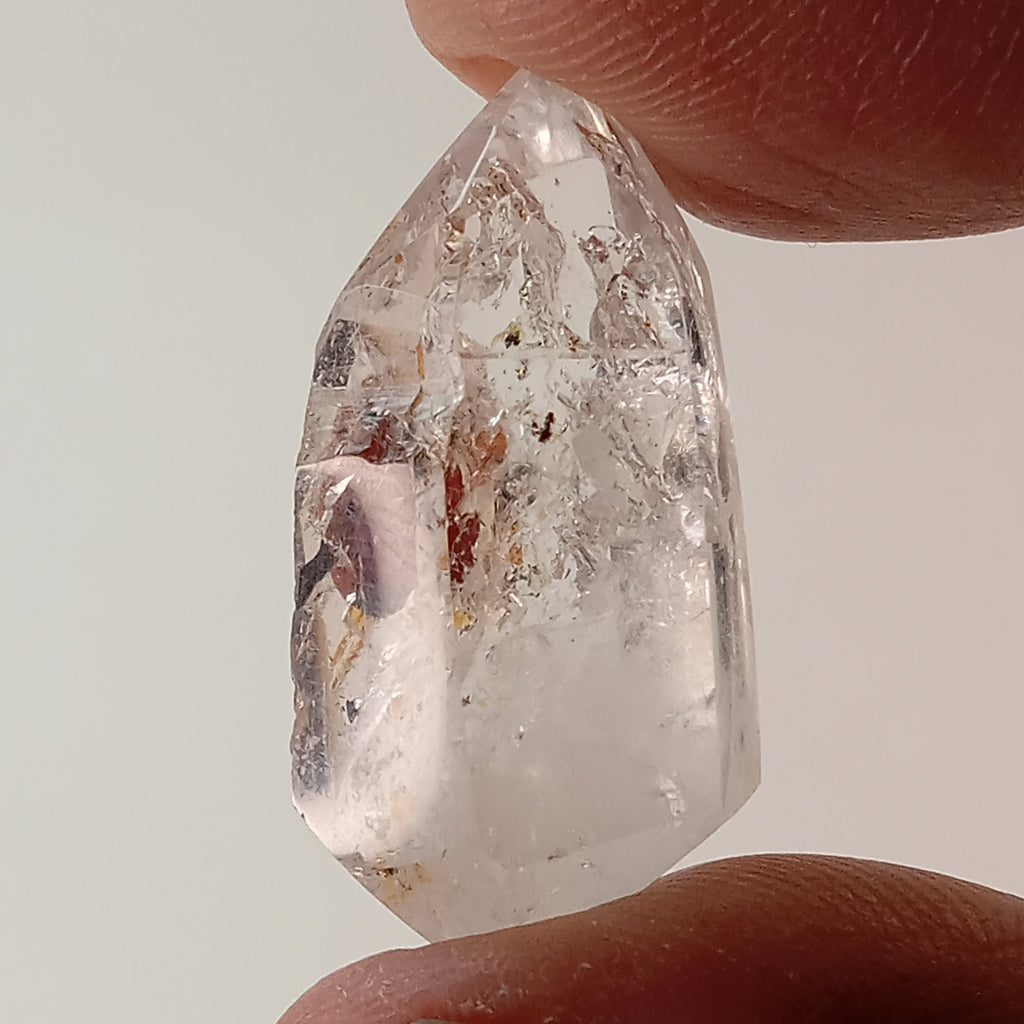Petroleum Enhydro Quartz with Multiple Moving Inclusions and UV-Reactive Oil Chambers
