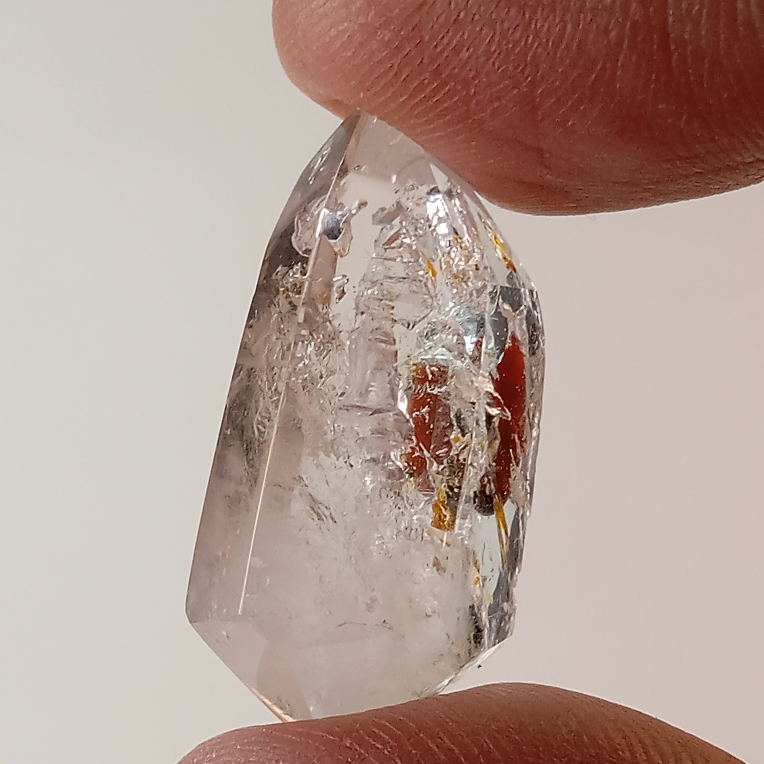 Petroleum Enhydro Quartz with Multiple Moving Inclusions and UV-Reactive Oil Chambers