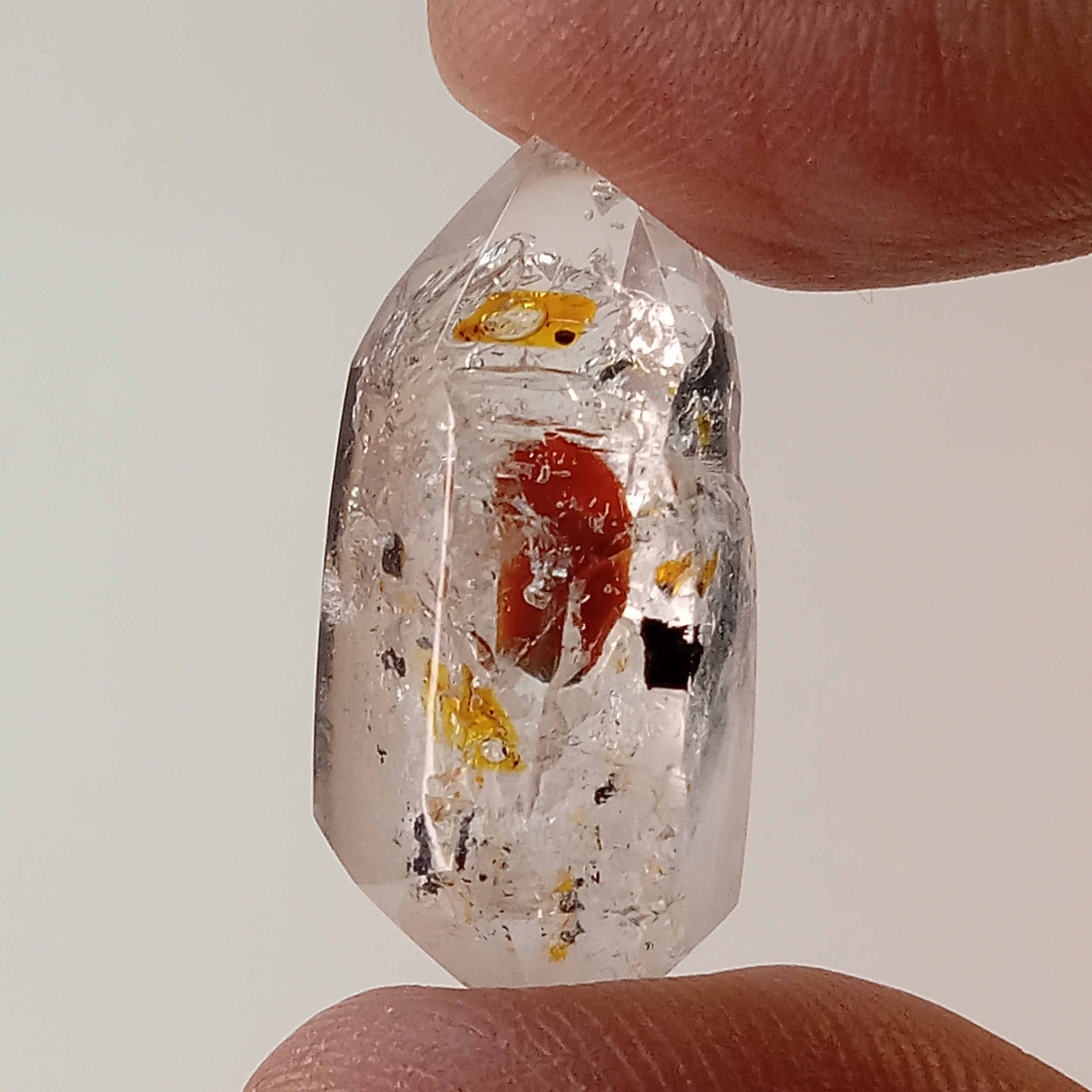 Petroleum Enhydro Quartz with Multiple Moving Inclusions and UV-Reactive Oil Chambers