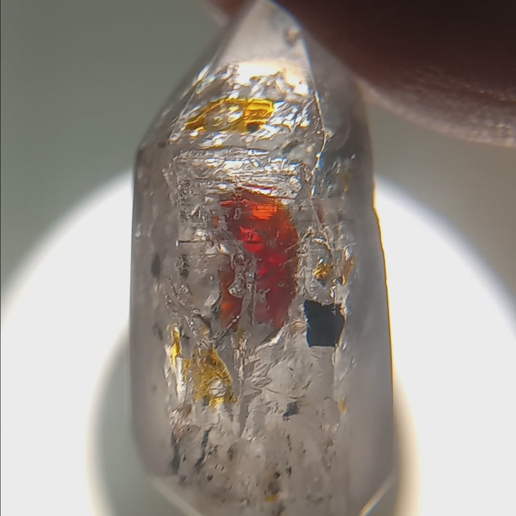 Petroleum Enhydro Quartz with Multiple Moving Inclusions and UV-Reactive Oil Chambers