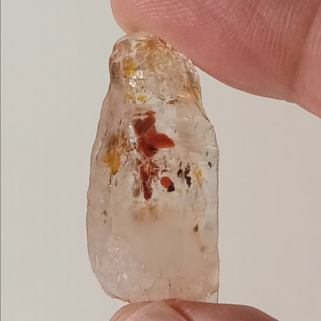 Petroleum Enhydro Quartz Crystal with Two Moving Bubbles and Floating Carbon Sand